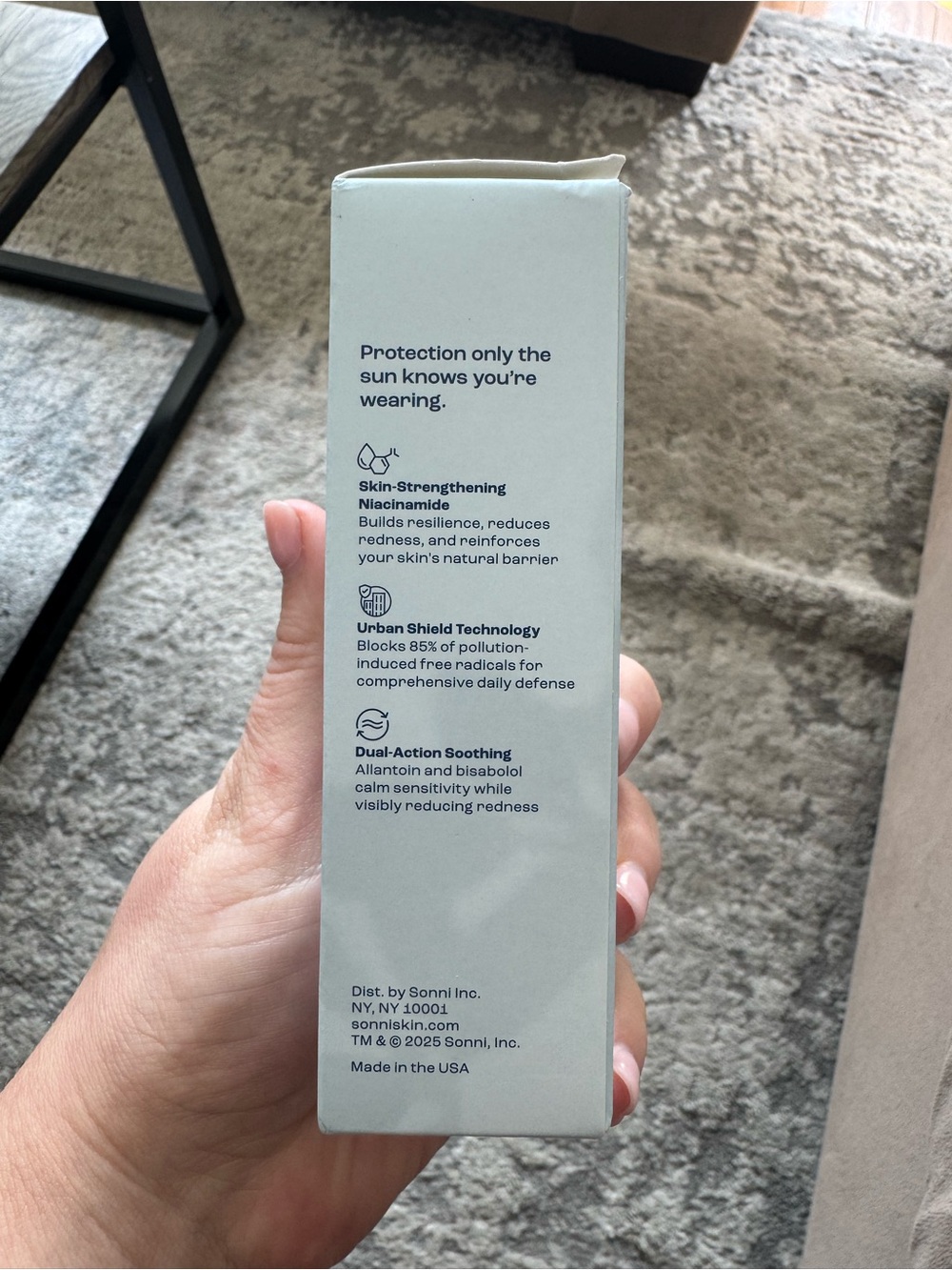 SunDay Invisible Finish Mineral Face Serum SPF 50+ — Light Blue - Picture 4 of 6